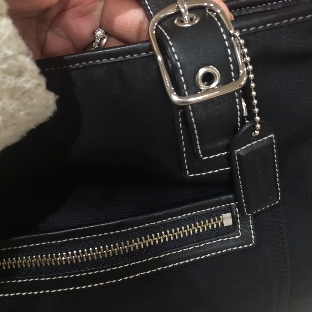 Coach bag 💯% authentic!! - Picture 6 of 13